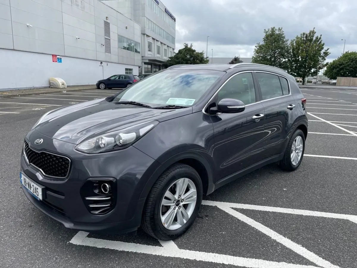 Kia Sportage 1.7 Crdi  Platinum Model  Leather  N - Image 3