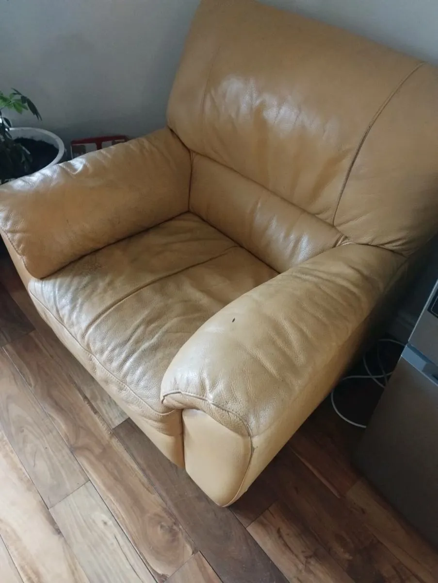 Leather Couch, free to takeaway. - Image 1