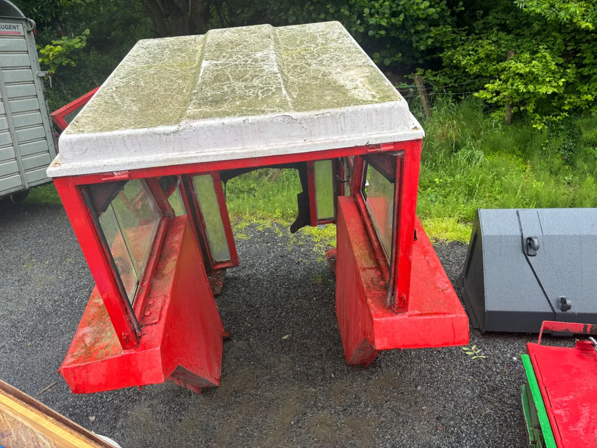 MF135 Cab - Image 3