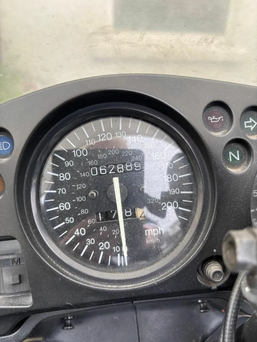Honda CBR1100XX Blackbird 1997 - Image 2