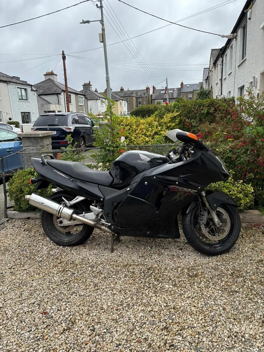 Honda CBR1100XX Blackbird 1997 - Image 1