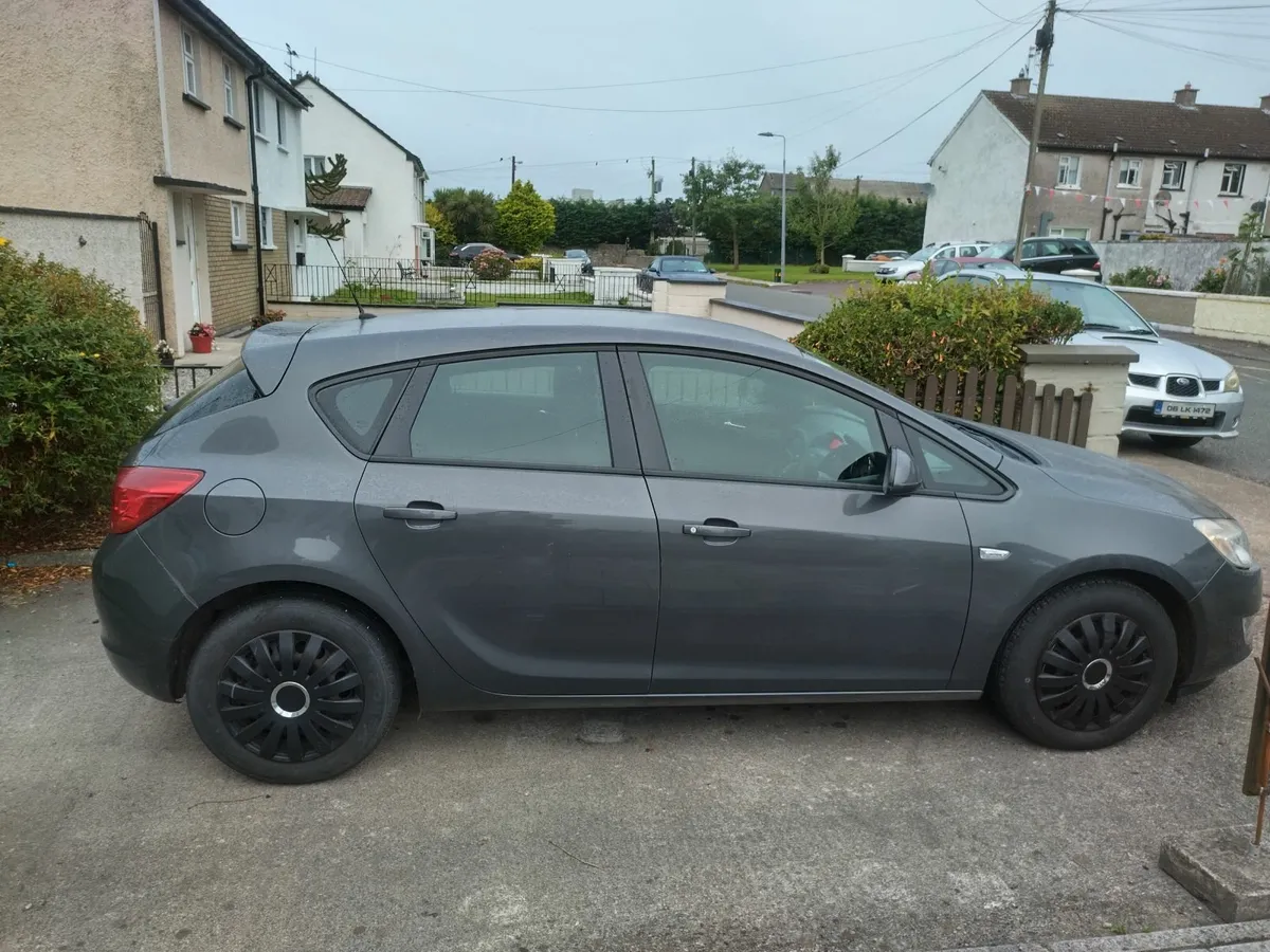 Opel Astra 2013 - Image 3