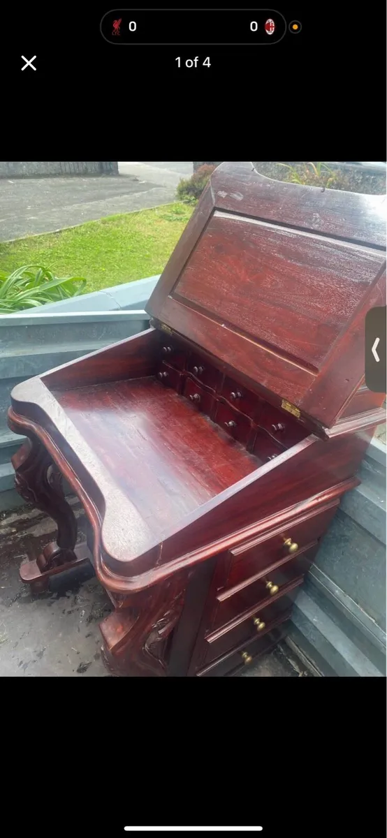 Beuitful writing desk - Image 1