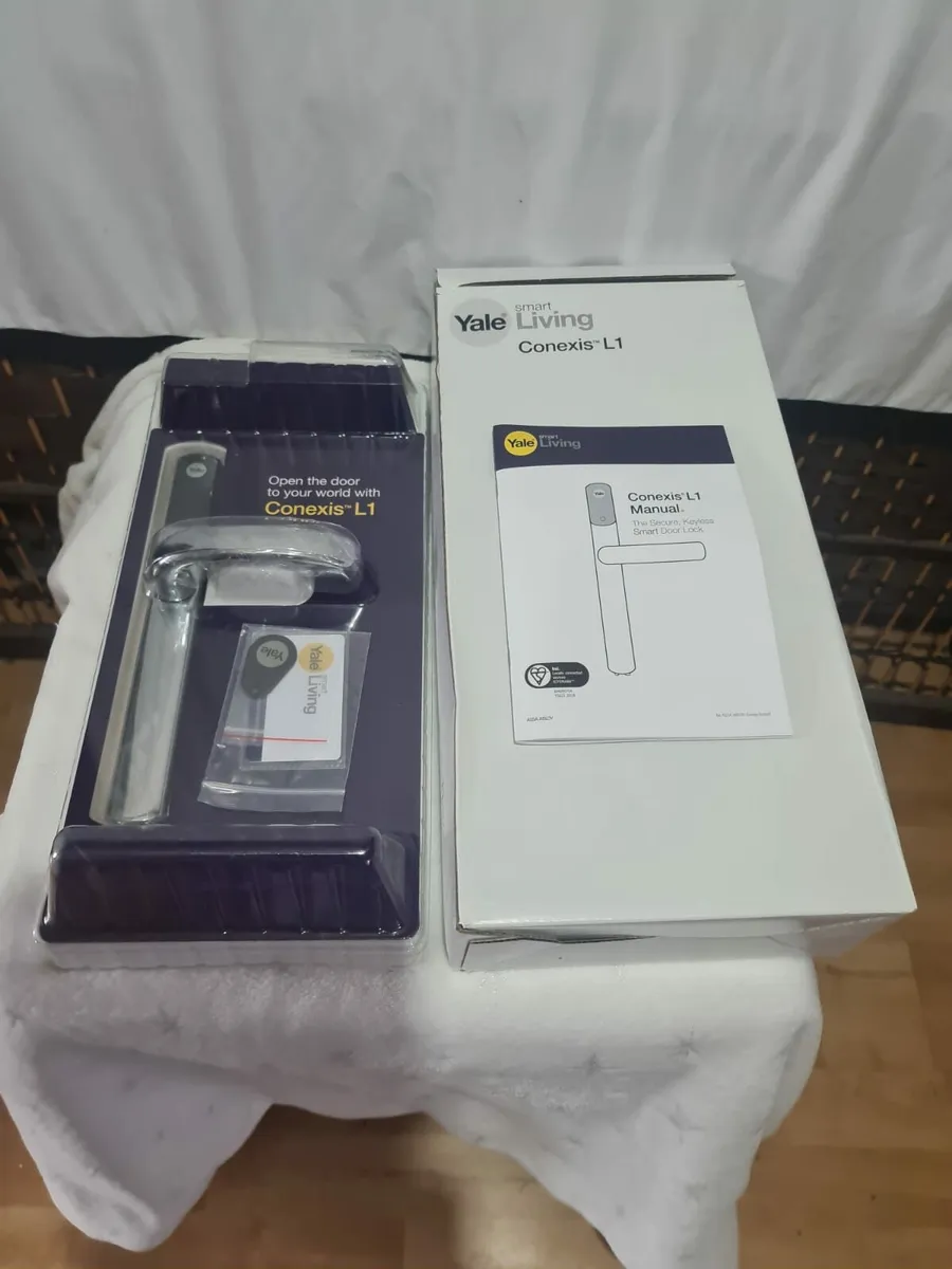 Conexis L1 Smart Keyless Lock