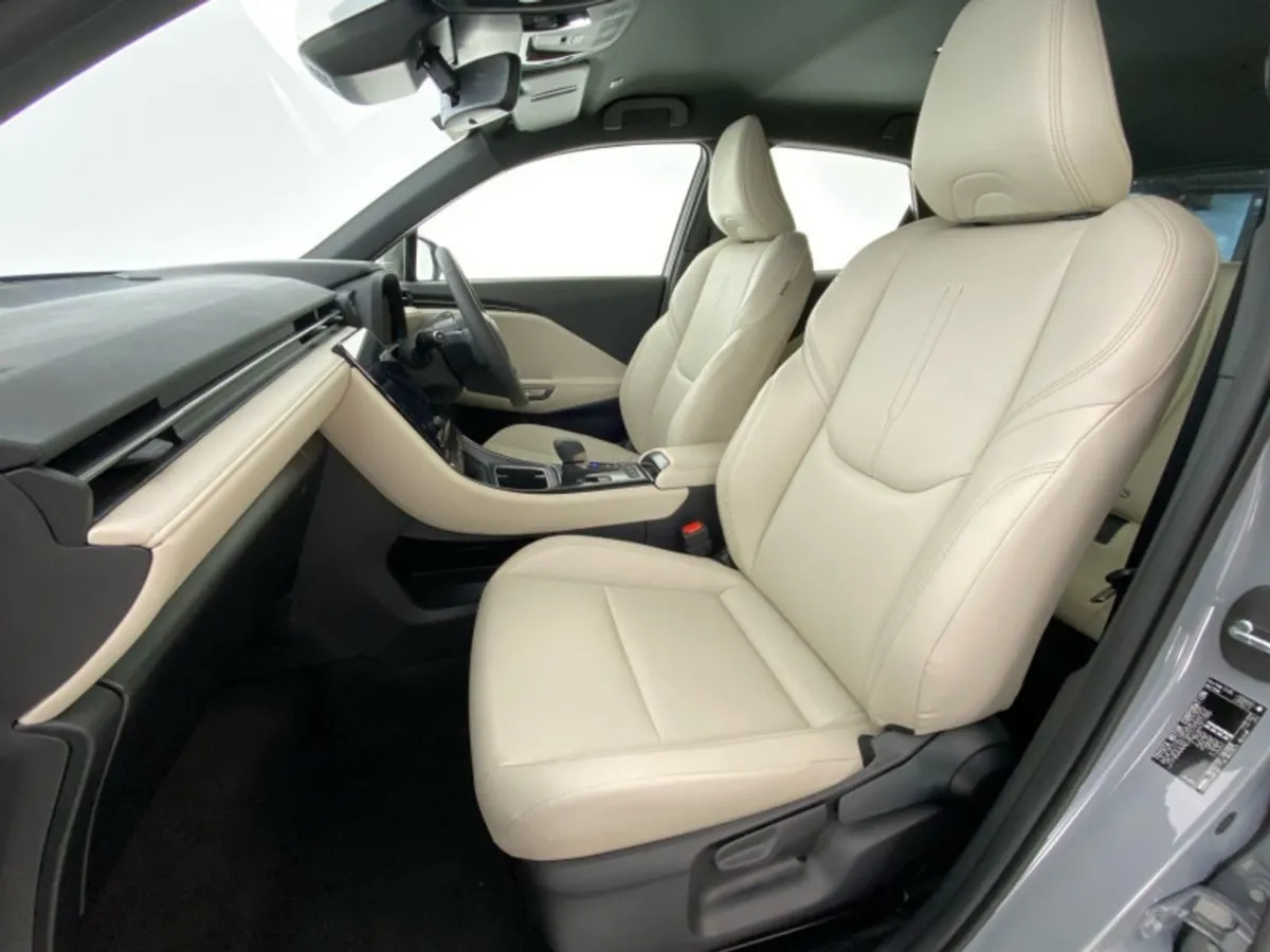 Lexus LBX Elegant - Image 2