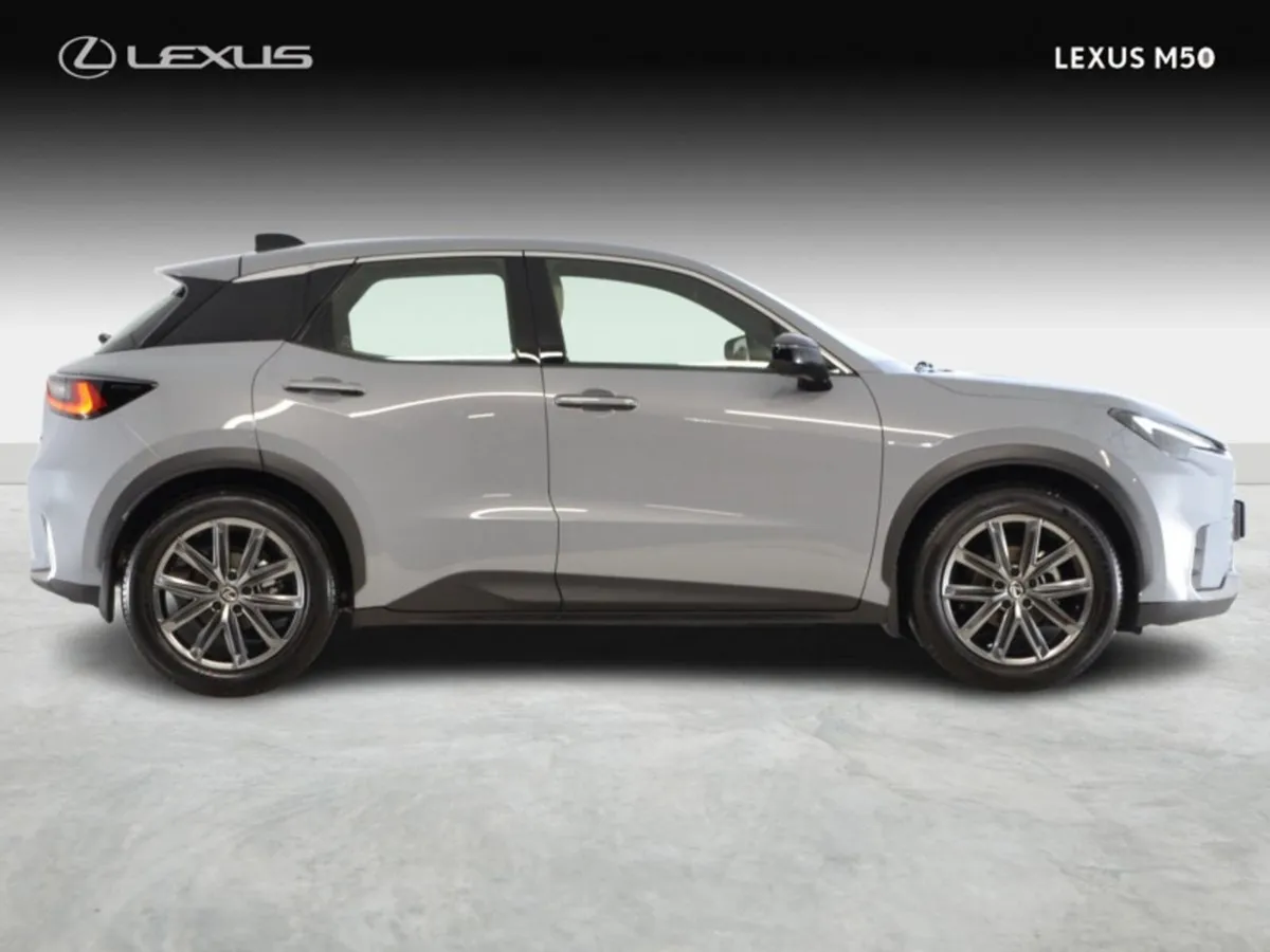 Lexus LBX Elegant - Image 4