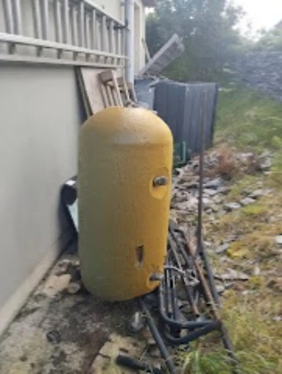 Copper cylinder - Image 1
