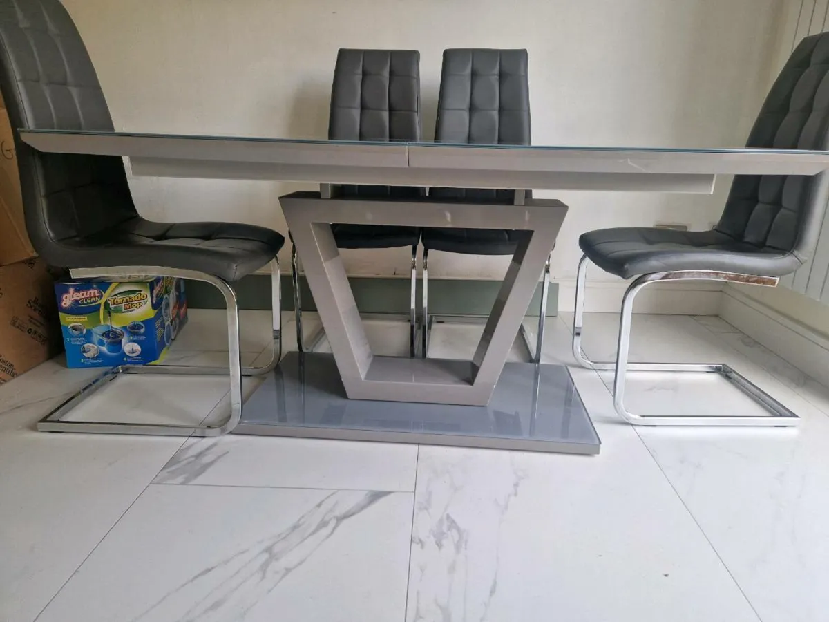 Dining table  and chairs - Image 3