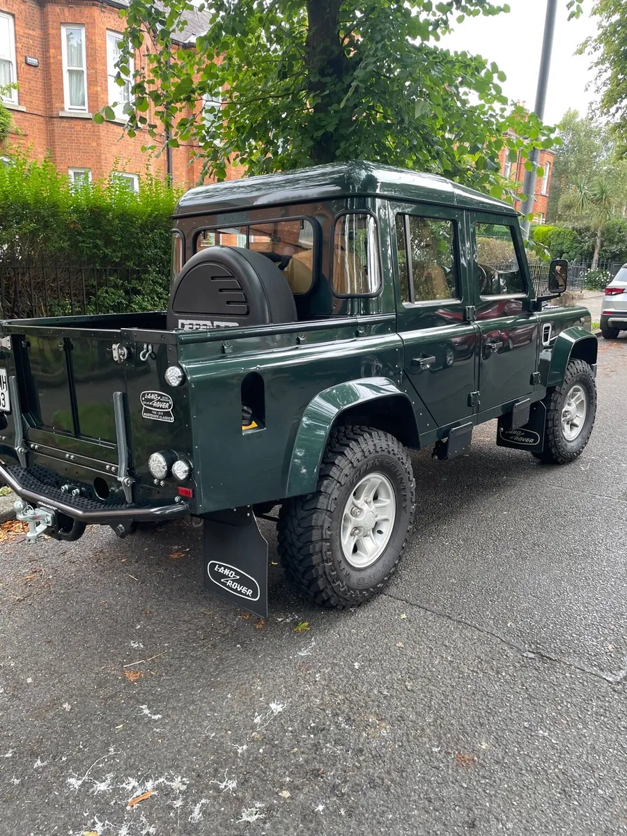 Defender 110 2.5 L 300 Tdi 5 door Crew Cab - Image 1