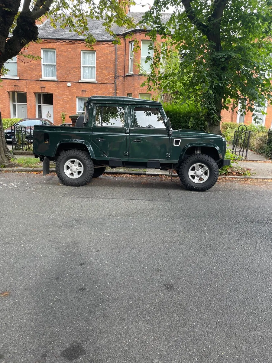 Defender 110 2.5 L 300 Tdi 5 door Crew Cab - Image 3