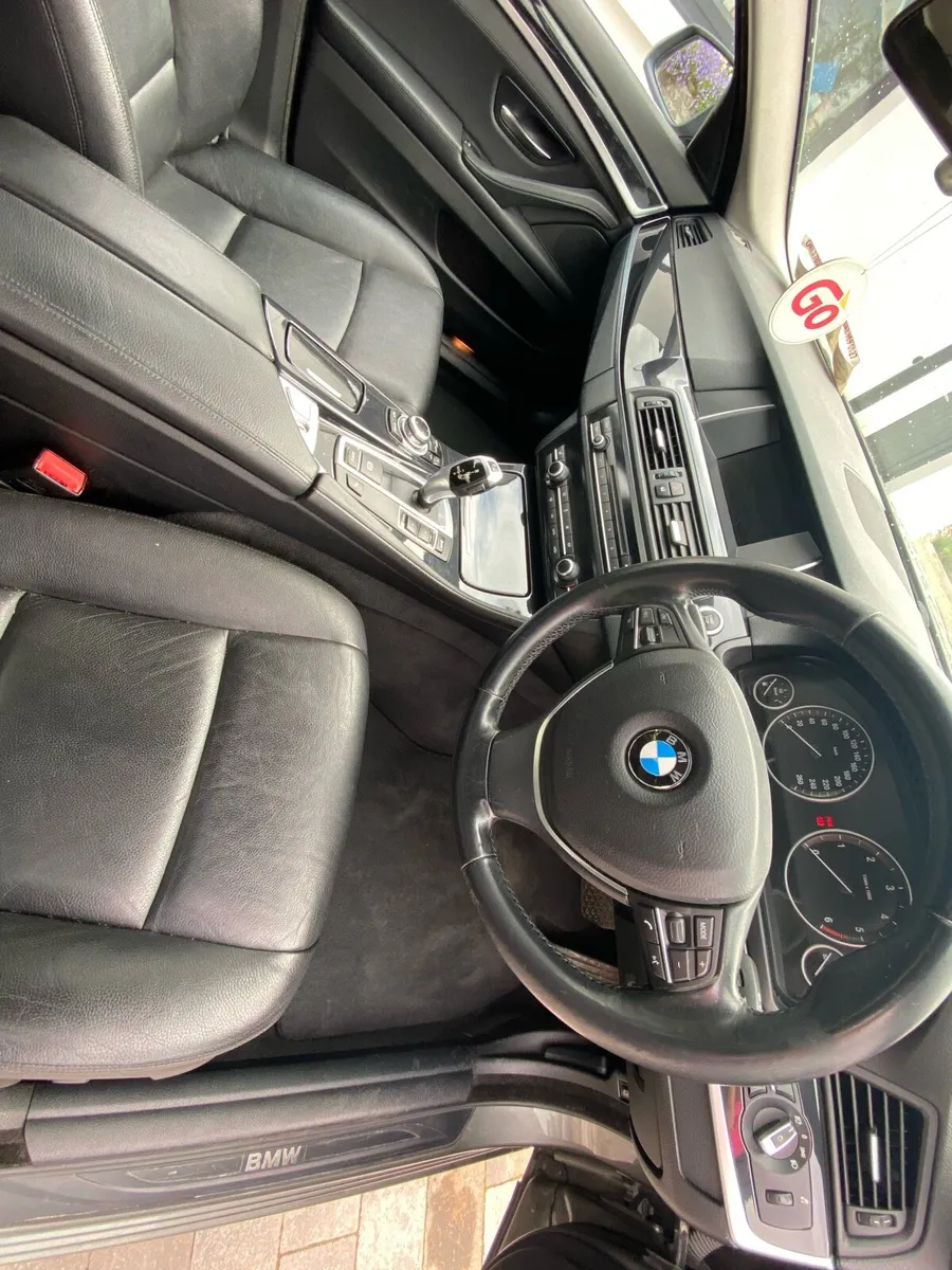 BMW 5-Series 2013 - Image 2