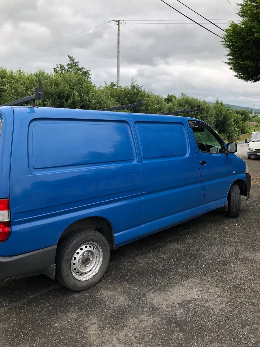 Toyota HiAce 2010 - Image 4