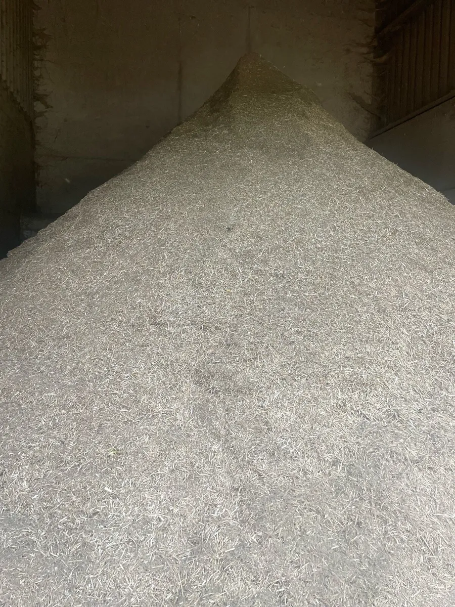 Chaff, fines & grains - Image 1