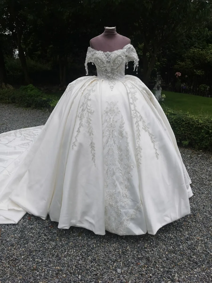 Wedding dress - Image 1