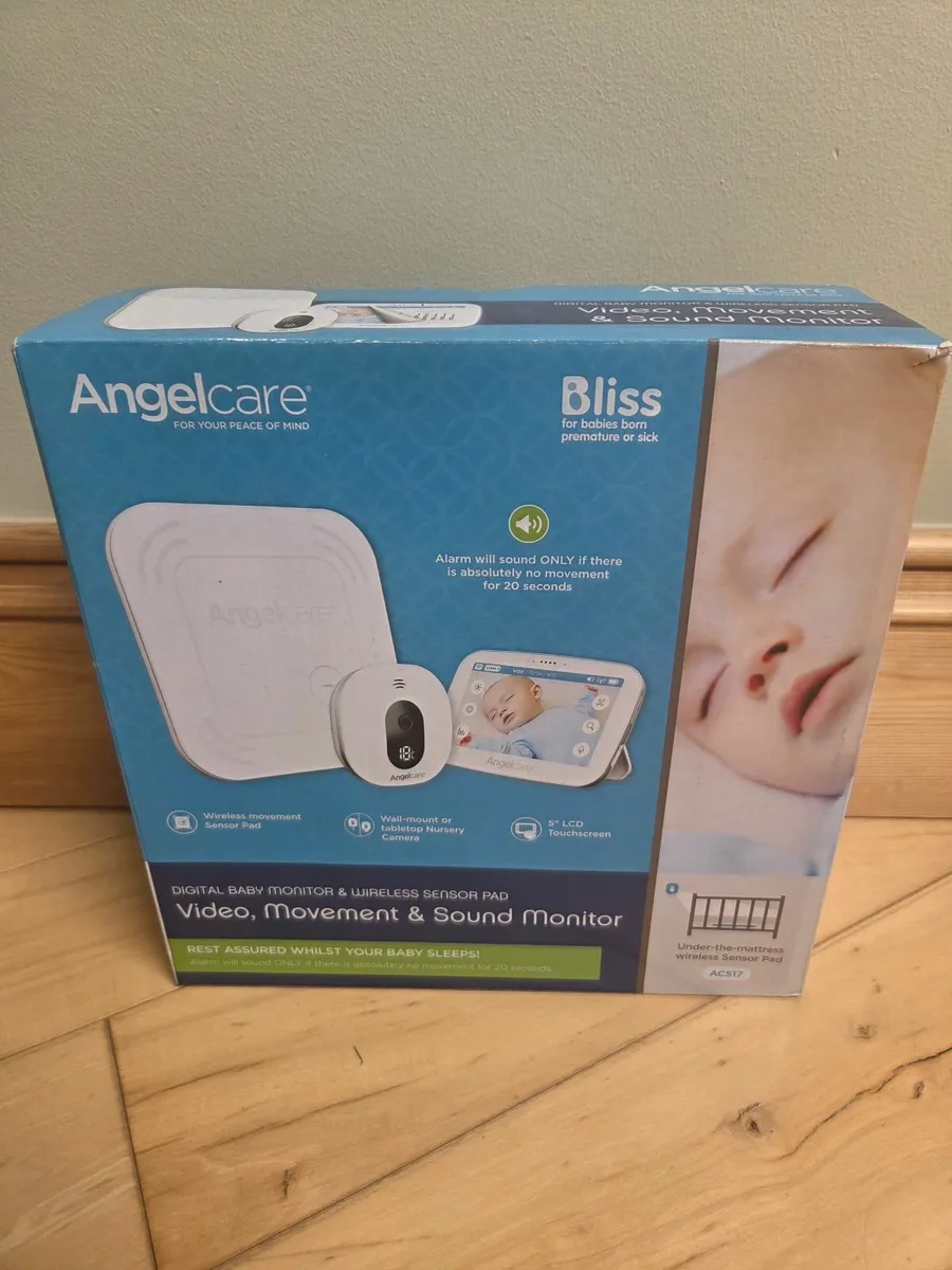 Travel system, baby monitor and car seat bundle - Image 3