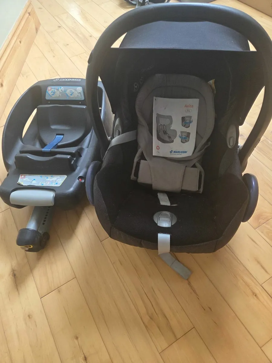 Travel system, baby monitor and car seat bundle - Image 4