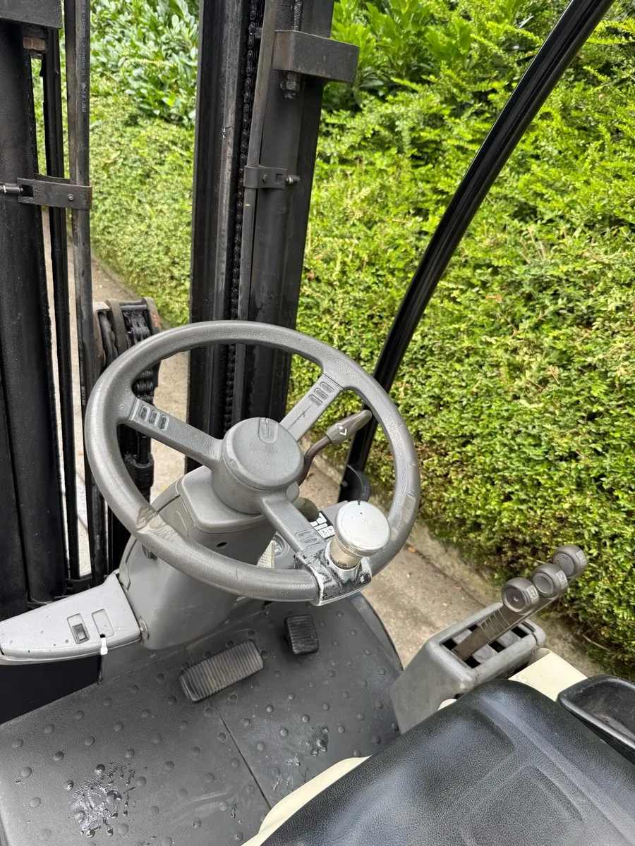 Forklift - Image 4
