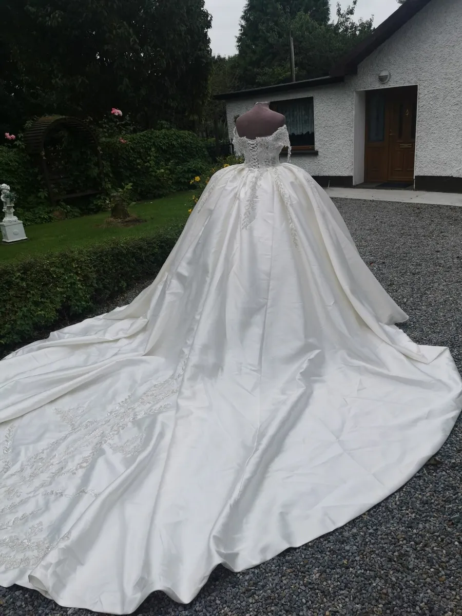 Wedding dress - Image 2