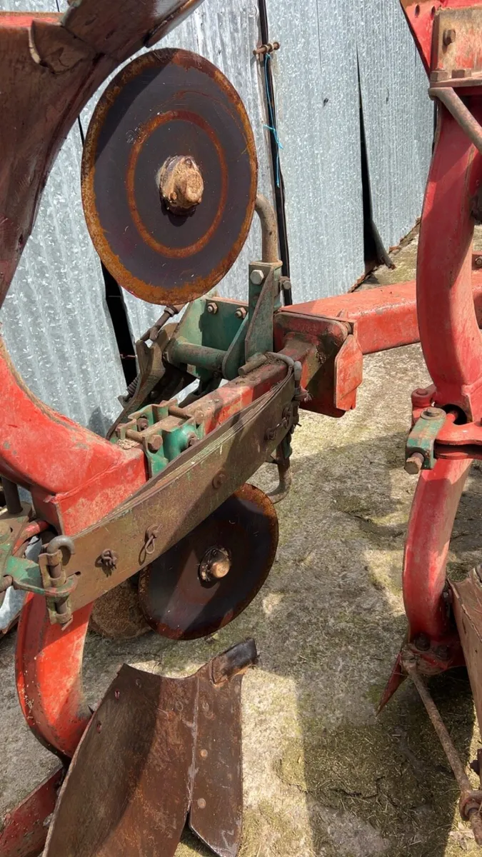 Kverneland plough - Image 4