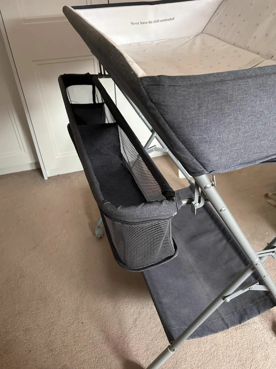 Maydolly Portable Baby Changing Station / Bassinet - Image 2