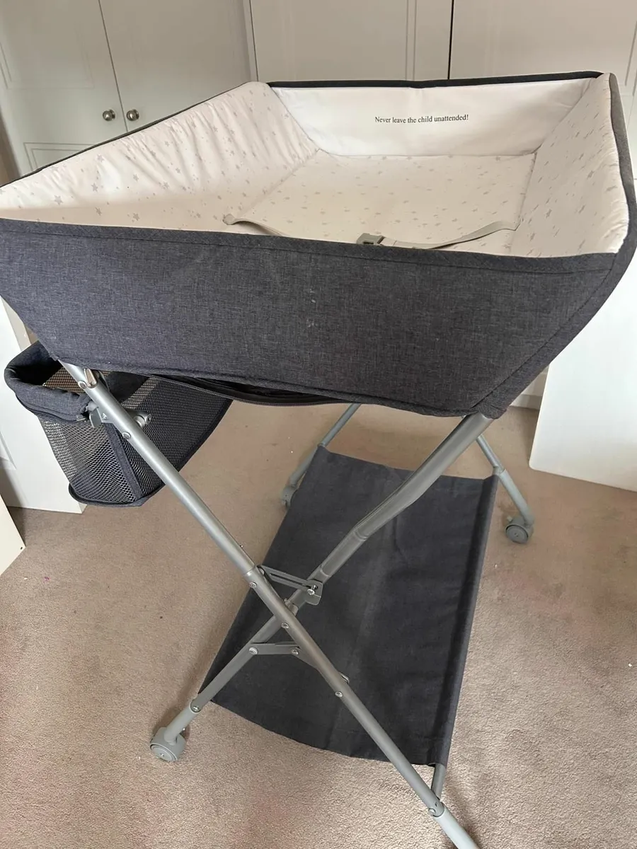 Maydolly Portable Baby Changing Station / Bassinet - Image 3