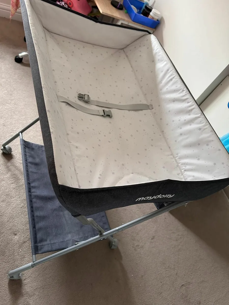 Maydolly Portable Baby Changing Station / Bassinet - Image 1