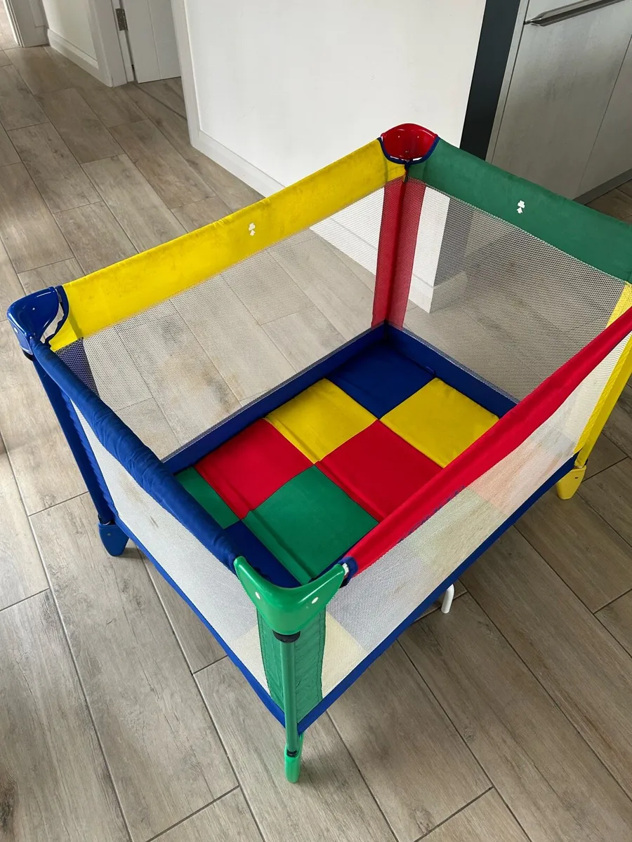 Graco travel cot - Image 1