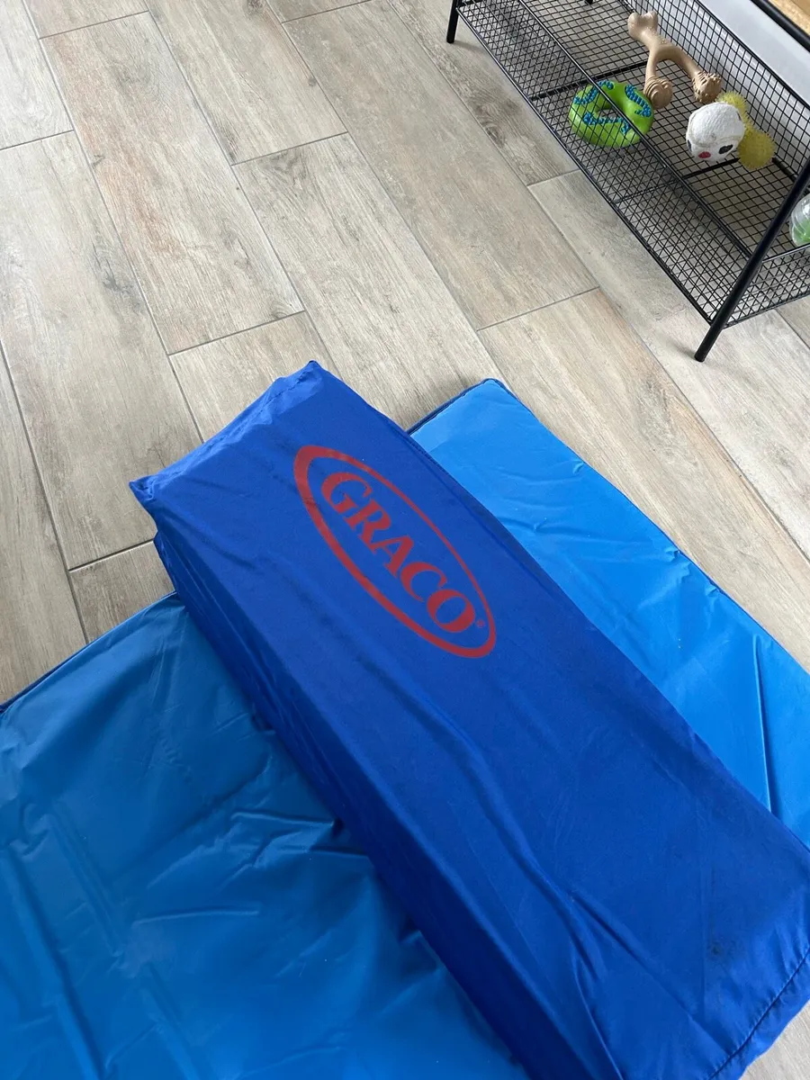Graco travel cot - Image 4