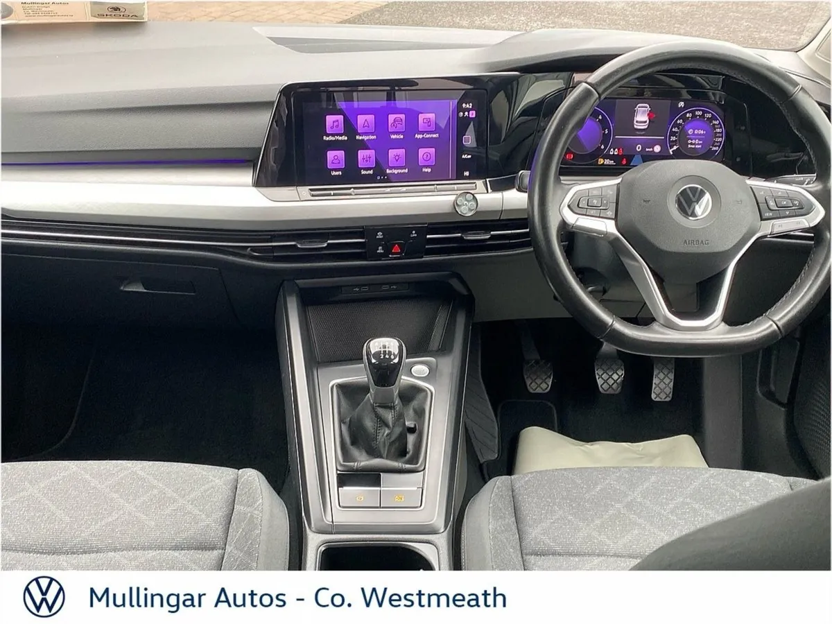 Volkswagen Golf 2.0 TDI 115HP Life - Image 2