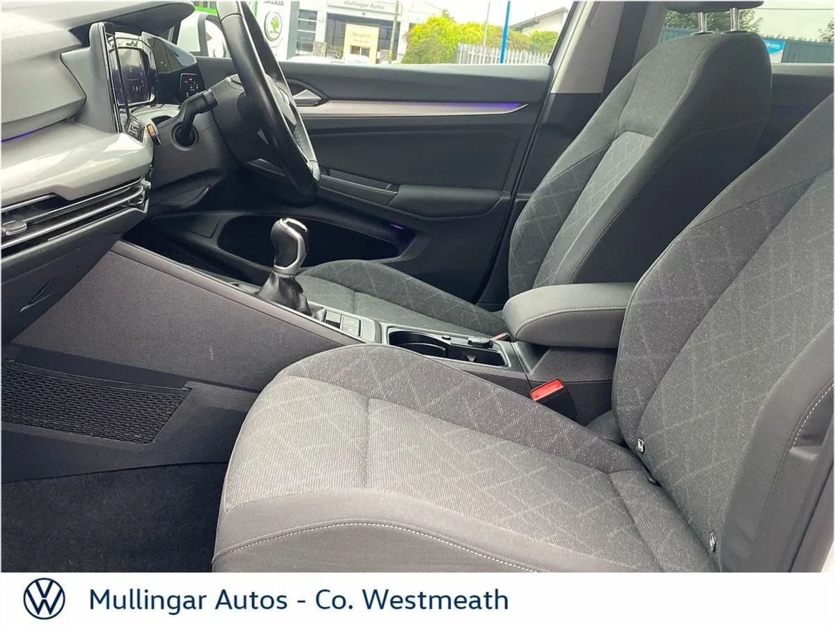 Volkswagen Golf 2.0 TDI 115HP Life - Image 4