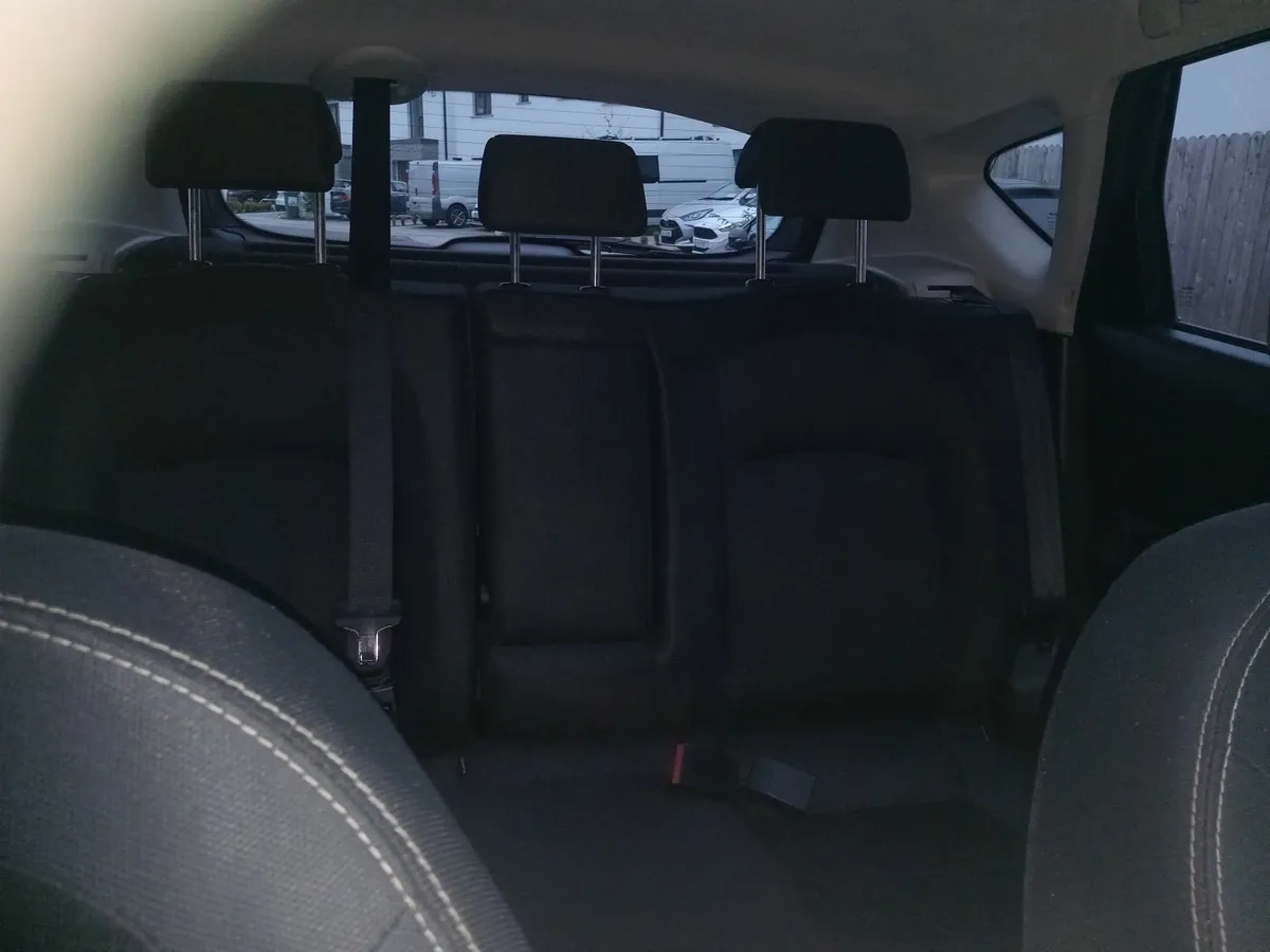 Nissan Qashqai 2011 - Image 2