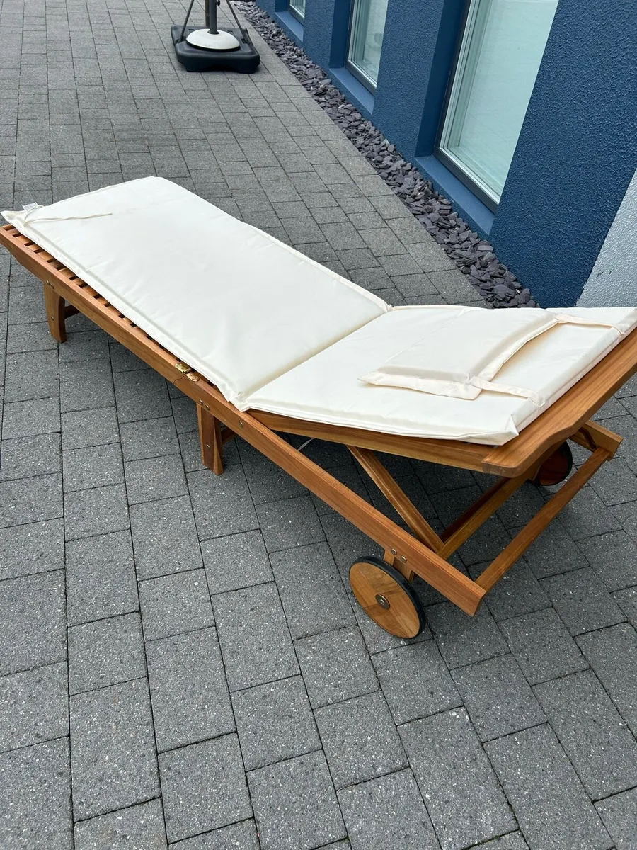 Wooden sun lounger - Image 1