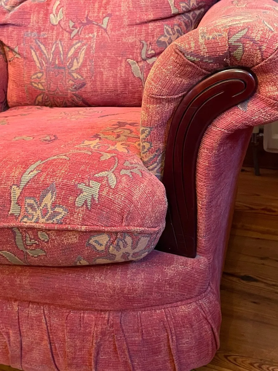 FREE Suite of Furniture - Image 3