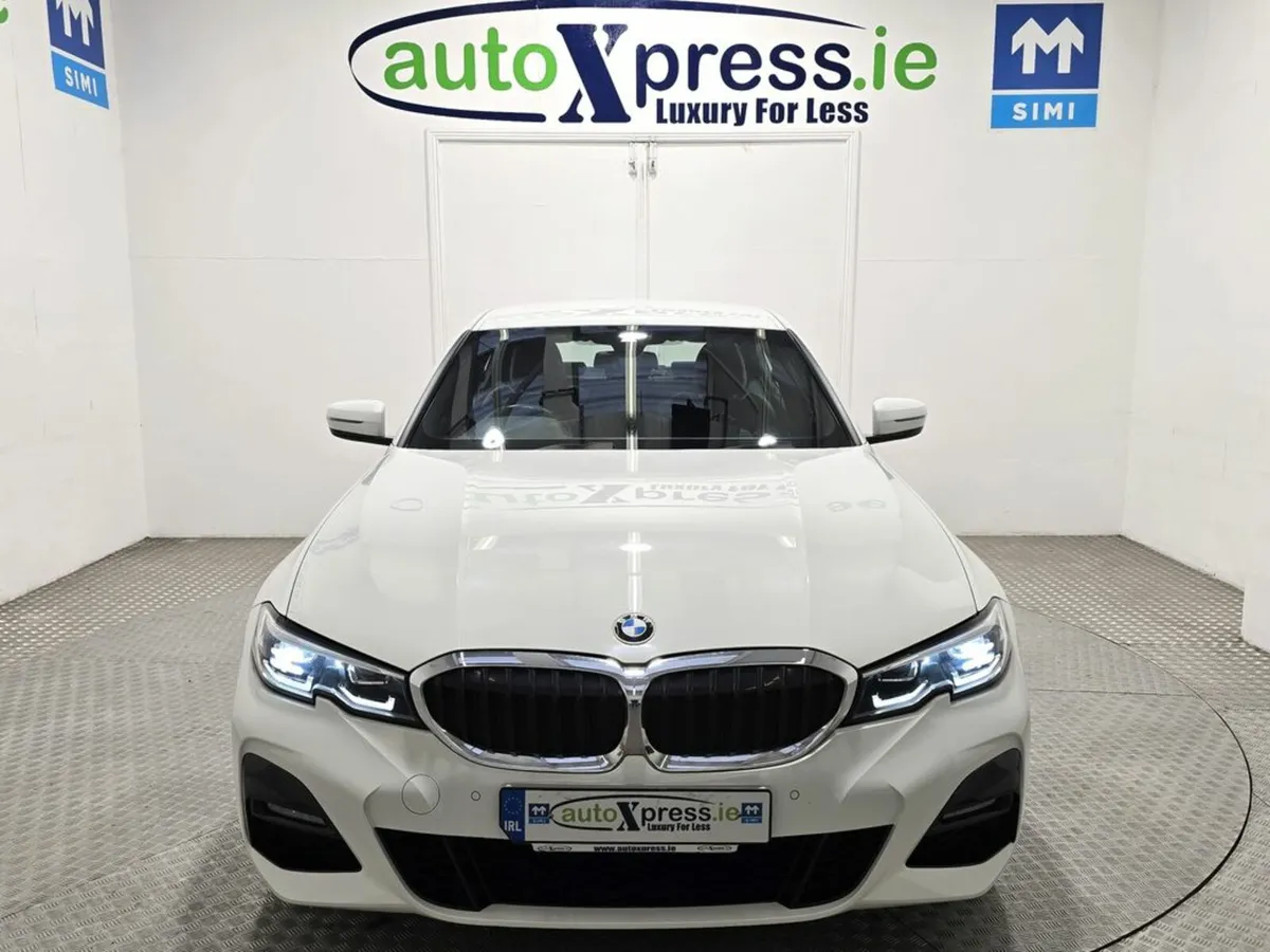 BMW 3-Series 330E M SPORT Automatic, Reversing cam - Image 3