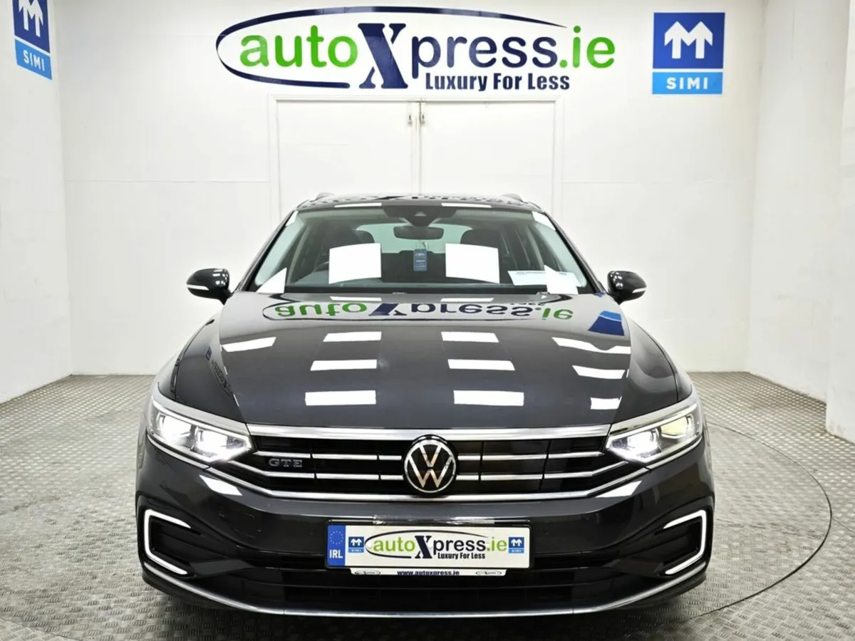 Volkswagen Passat 1.4 TSI GTE Advance Estate Autom - Image 3