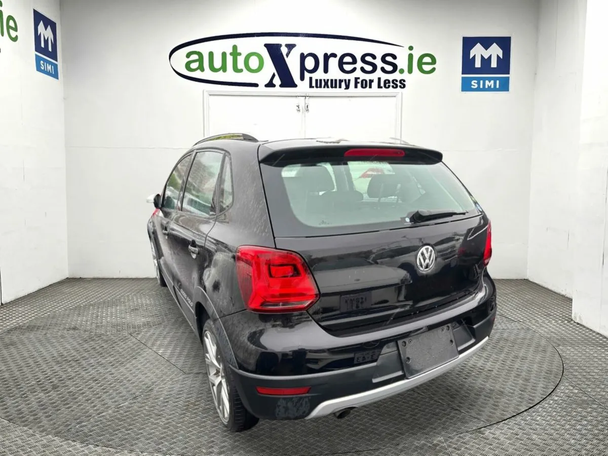 Volkswagen Polo CROS 1.2 TSI Automatic, Reversing - Image 3
