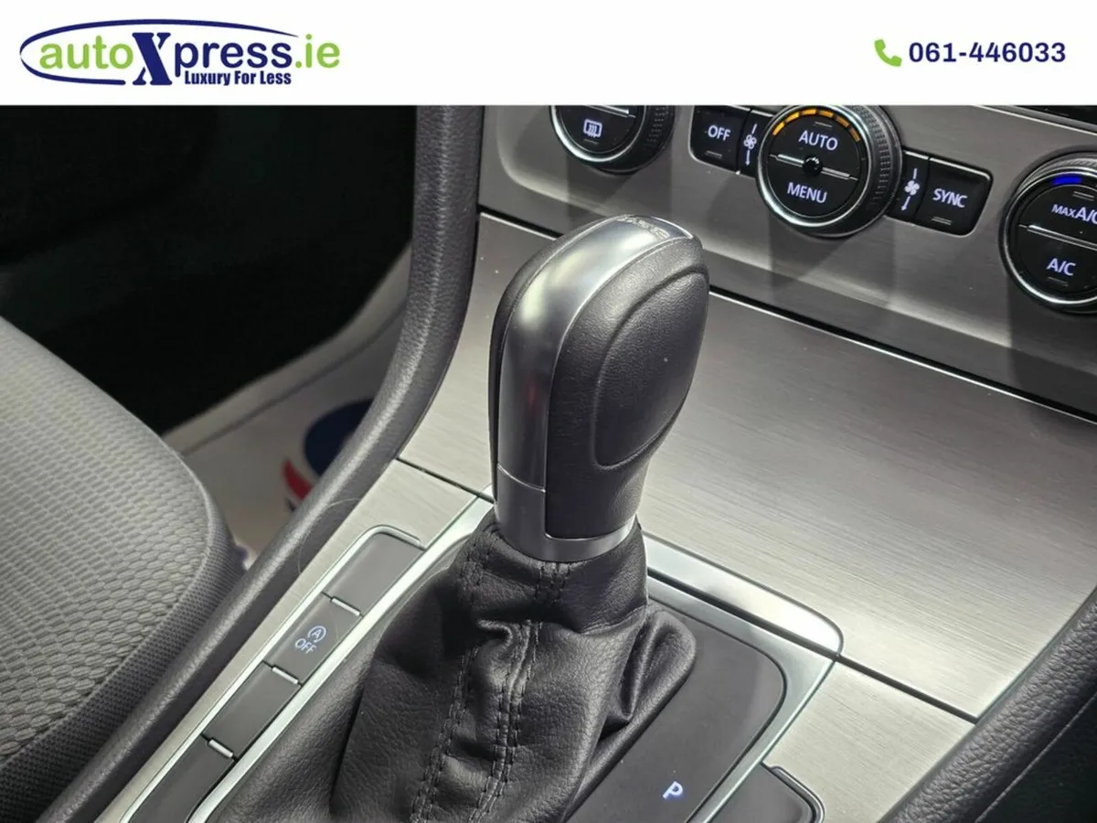 Volkswagen Golf 1.2 TSI PREMIUM EDITION Automatic, - Image 4