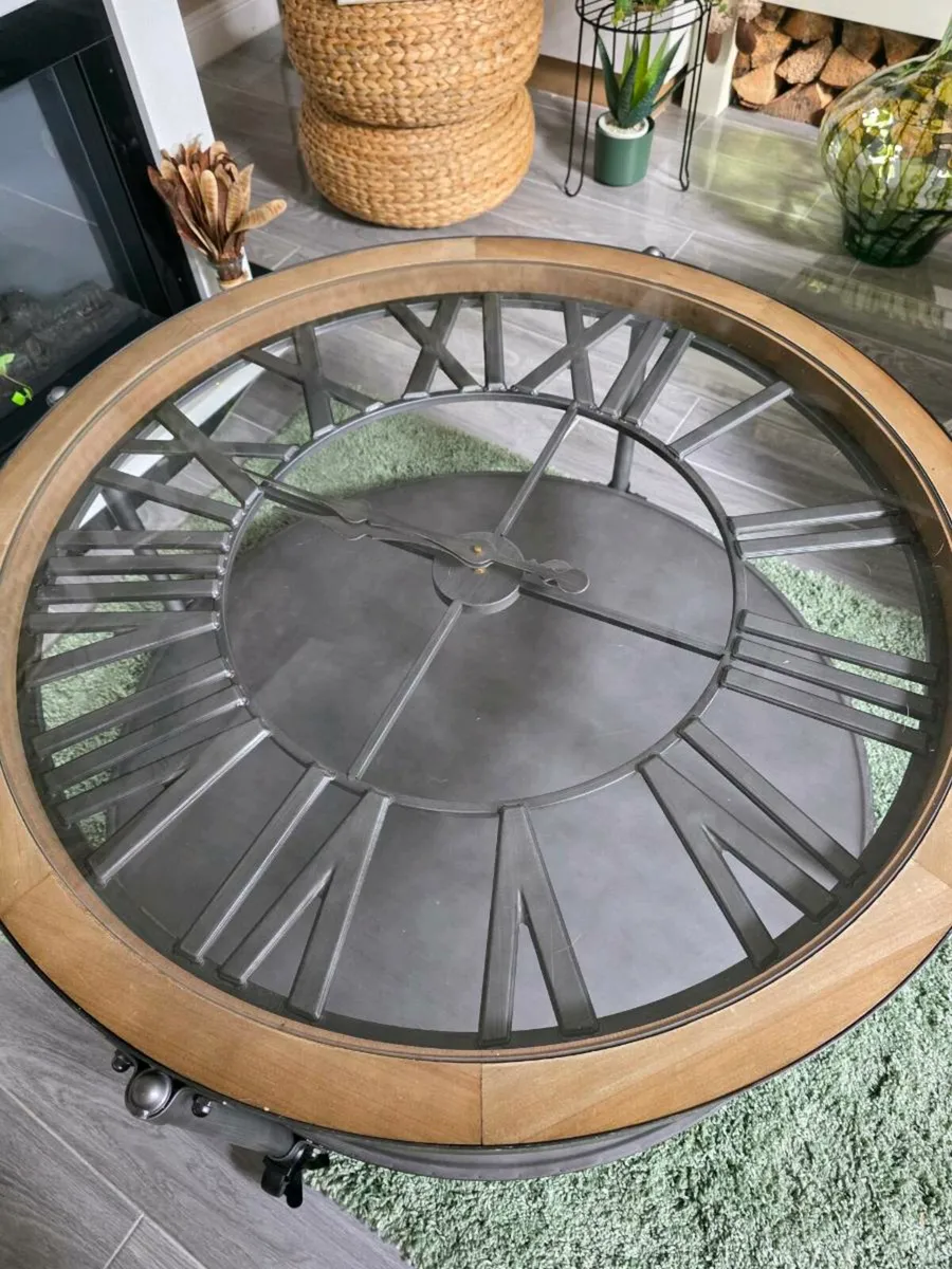 Beautiful large clock coffee table - Image 2
