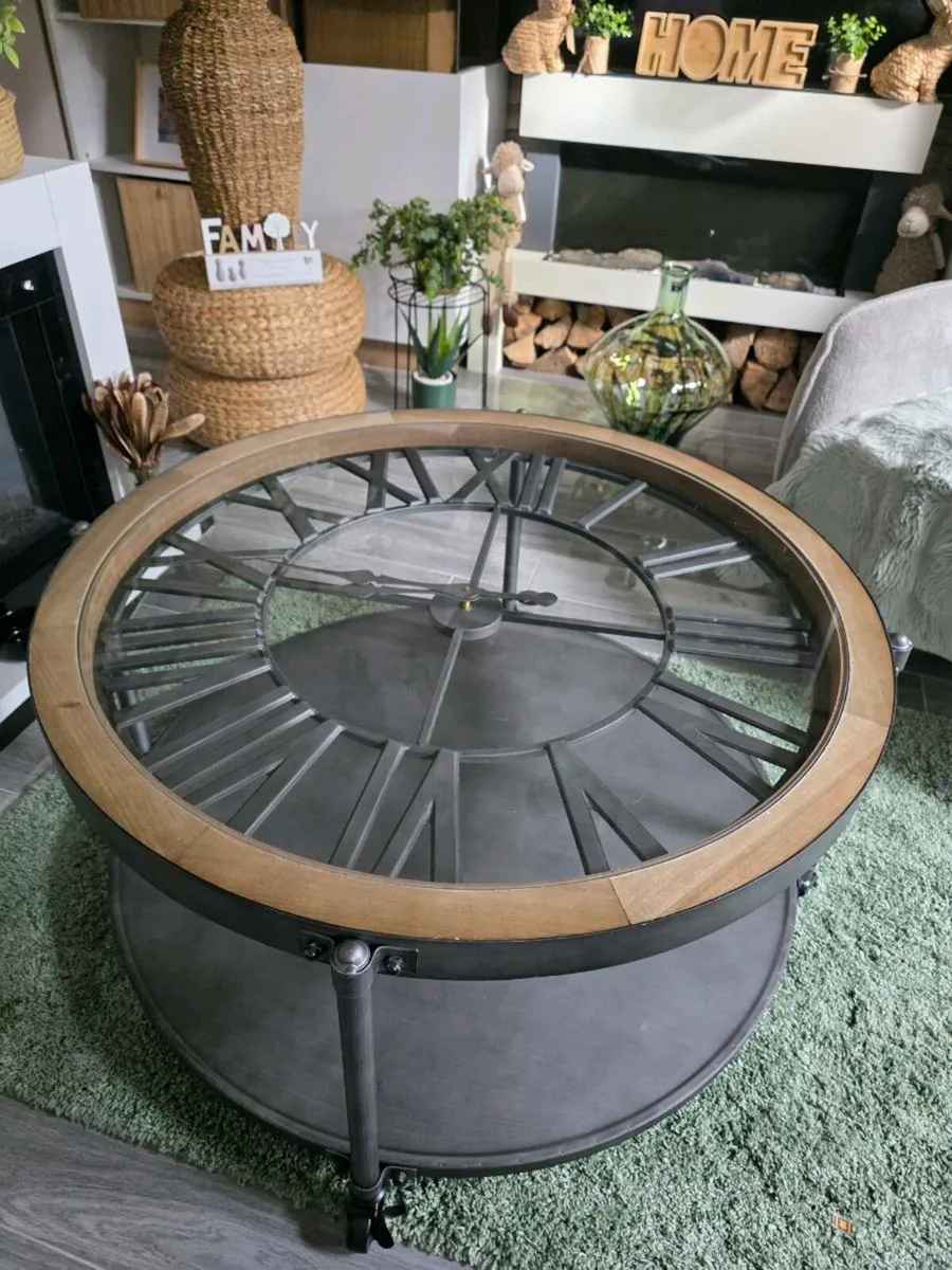 Beautiful large clock coffee table - Image 3