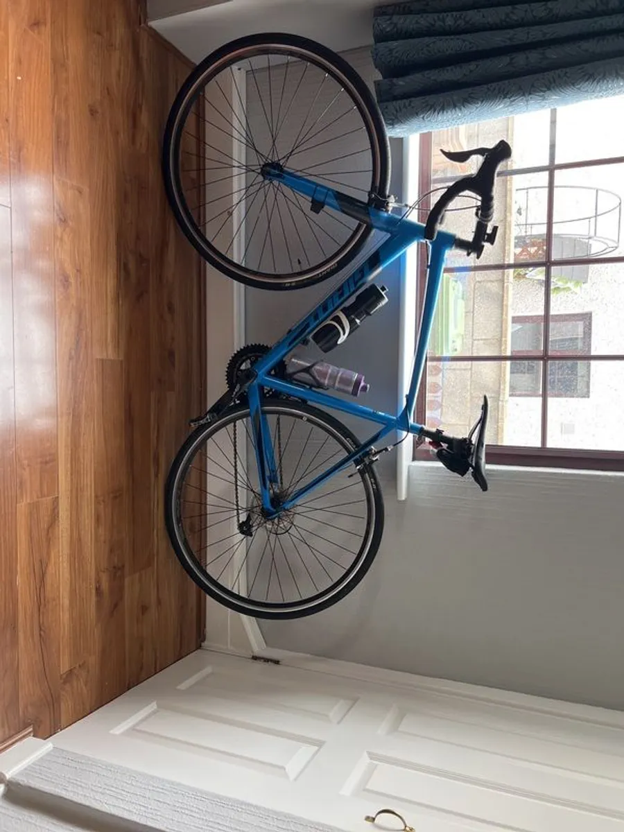 Giant Contend Road Bike + Helmet - Image 1