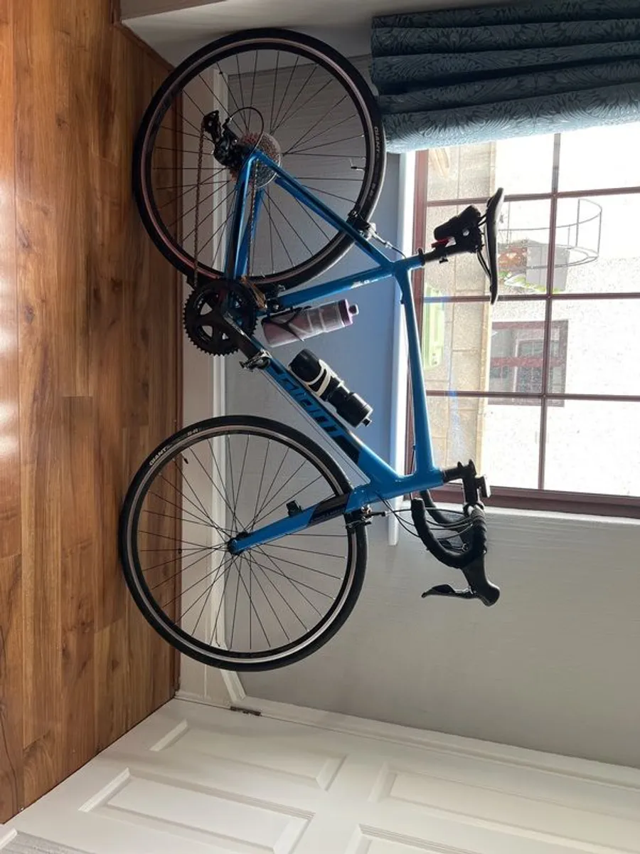 Giant Contend Road Bike + Helmet - Image 2