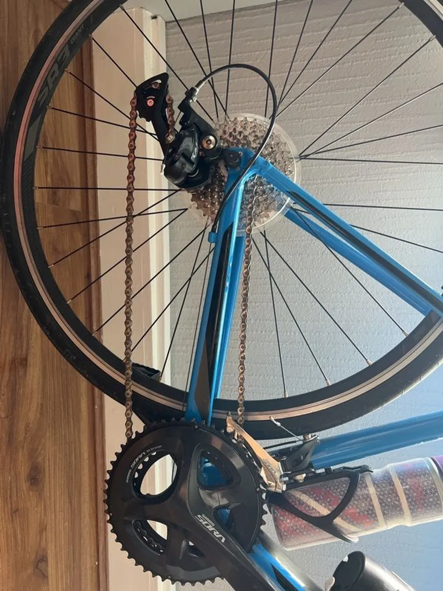 Giant Contend Road Bike + Helmet - Image 3