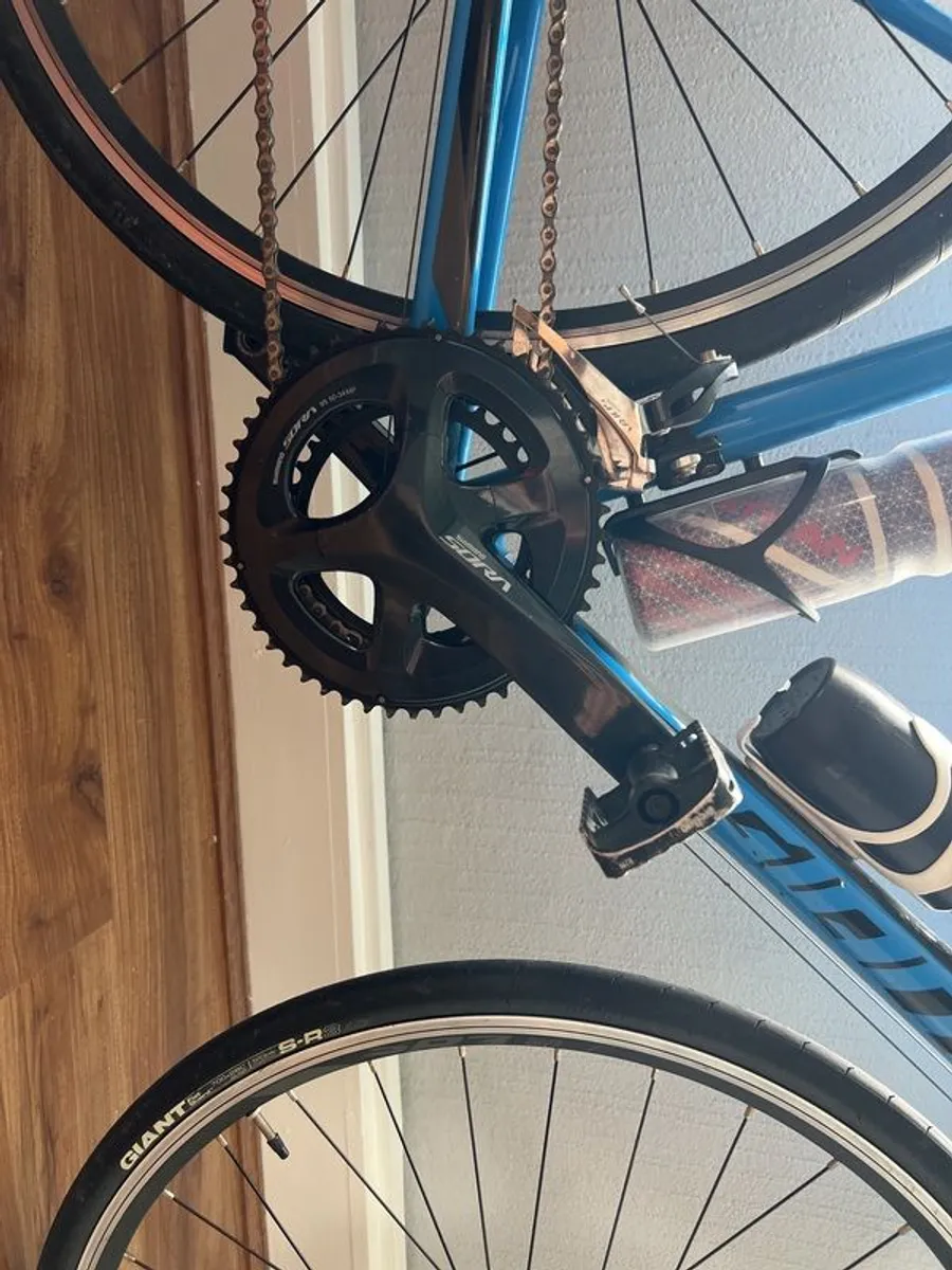 Giant Contend Road Bike + Helmet - Image 4