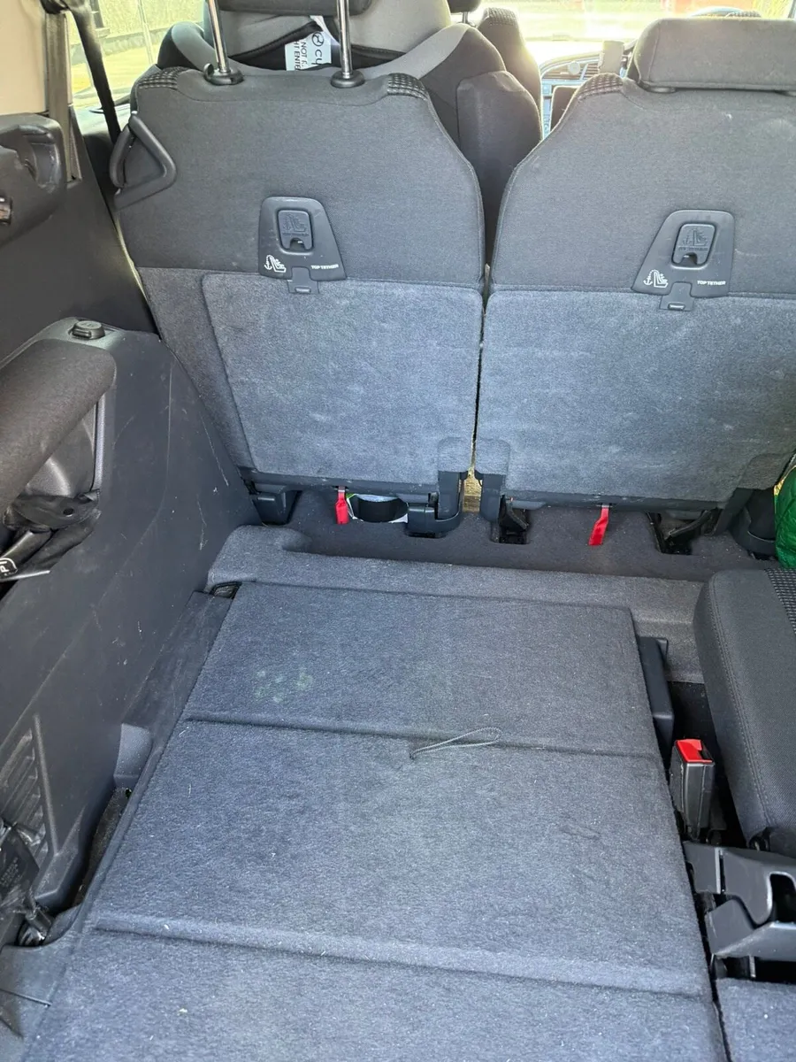 Peugeot 5008 2013 - Image 2