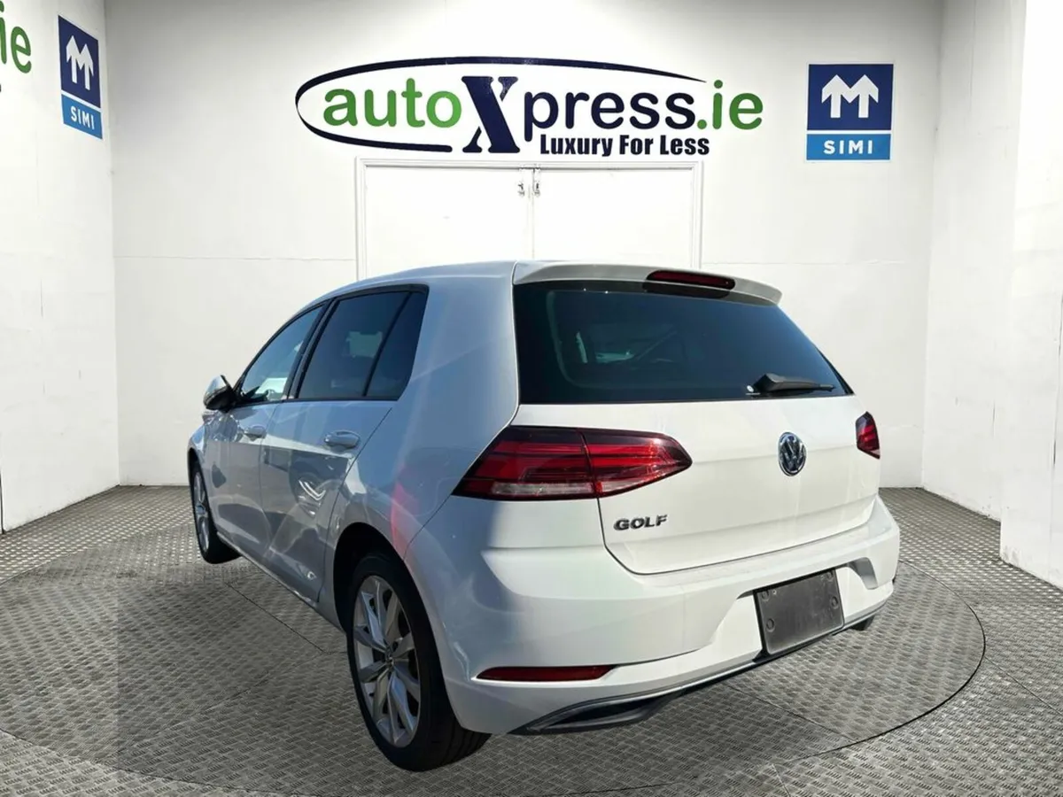 Volkswagen Golf 1.2 TSI Automatic, Reversing camer - Image 3