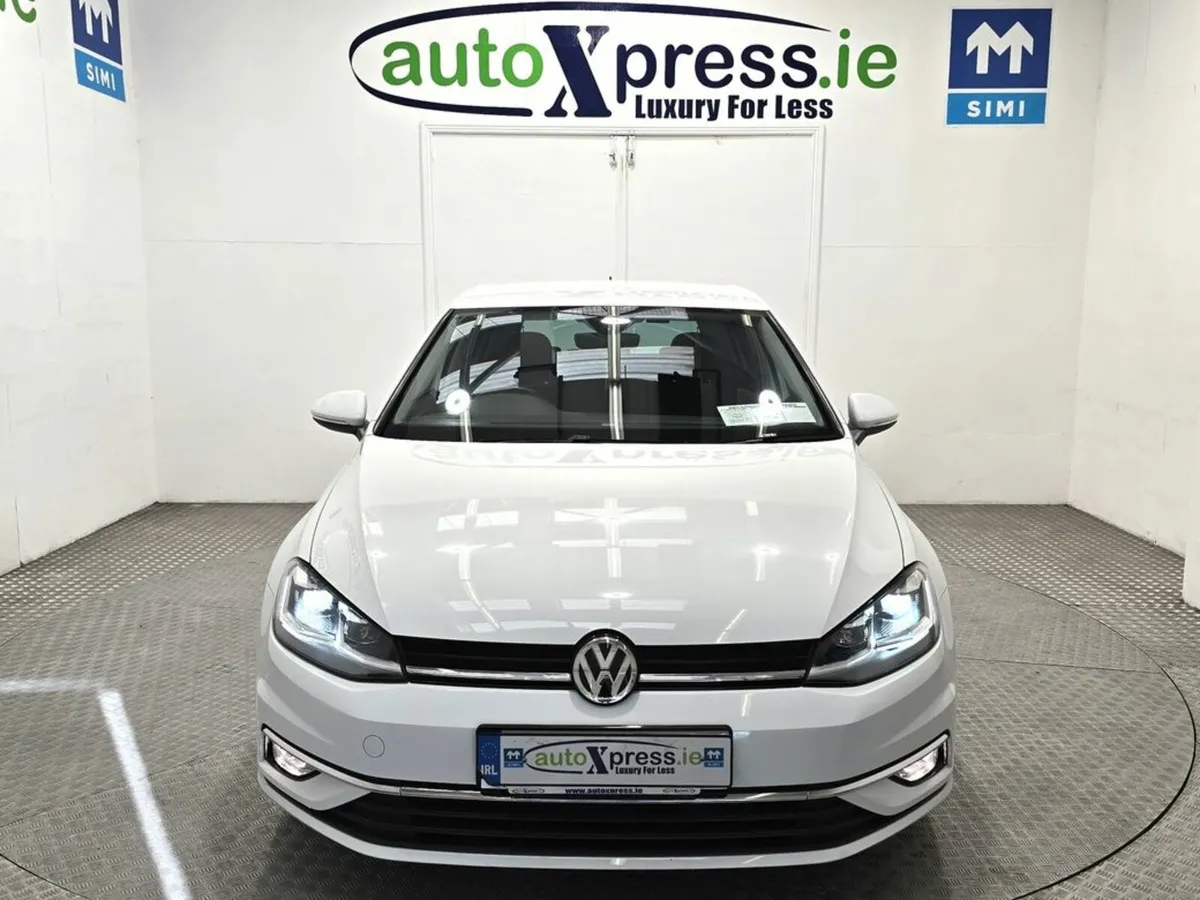 Volkswagen Golf 1.2 TSI Automatic, Reversing camer - Image 3