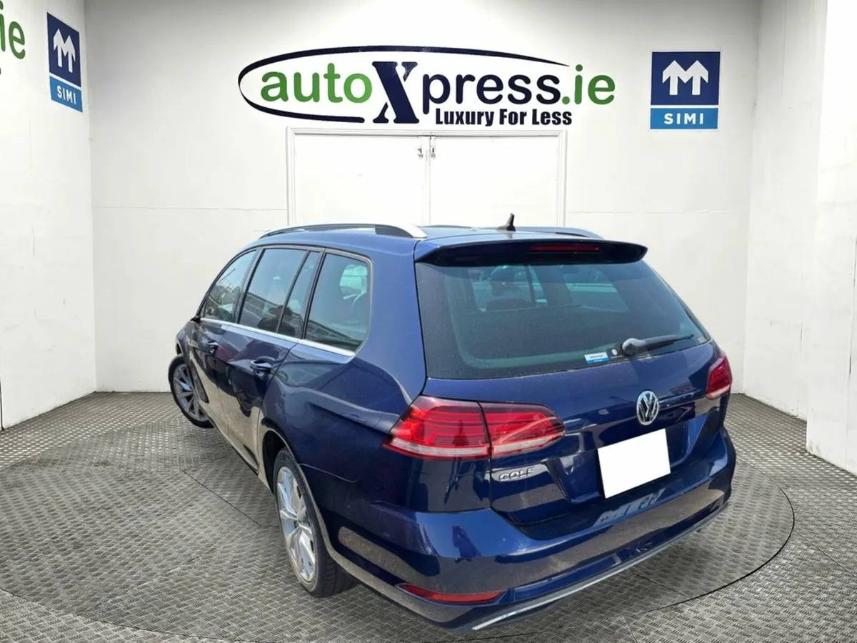 Volkswagen Golf 1.2 TSI Automatic, Reversing camer - Image 3