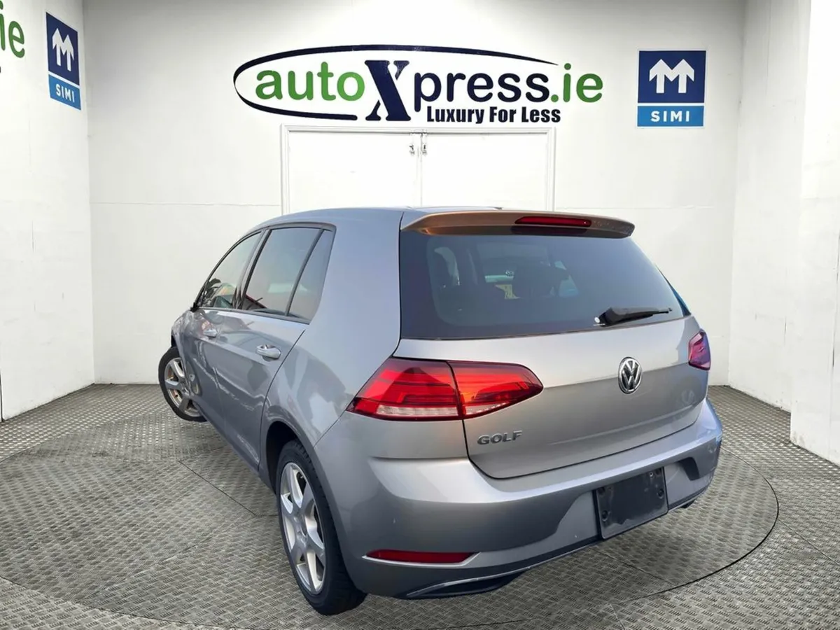 Volkswagen Golf 1.2 TSI Automatic, Reversing camer - Image 3