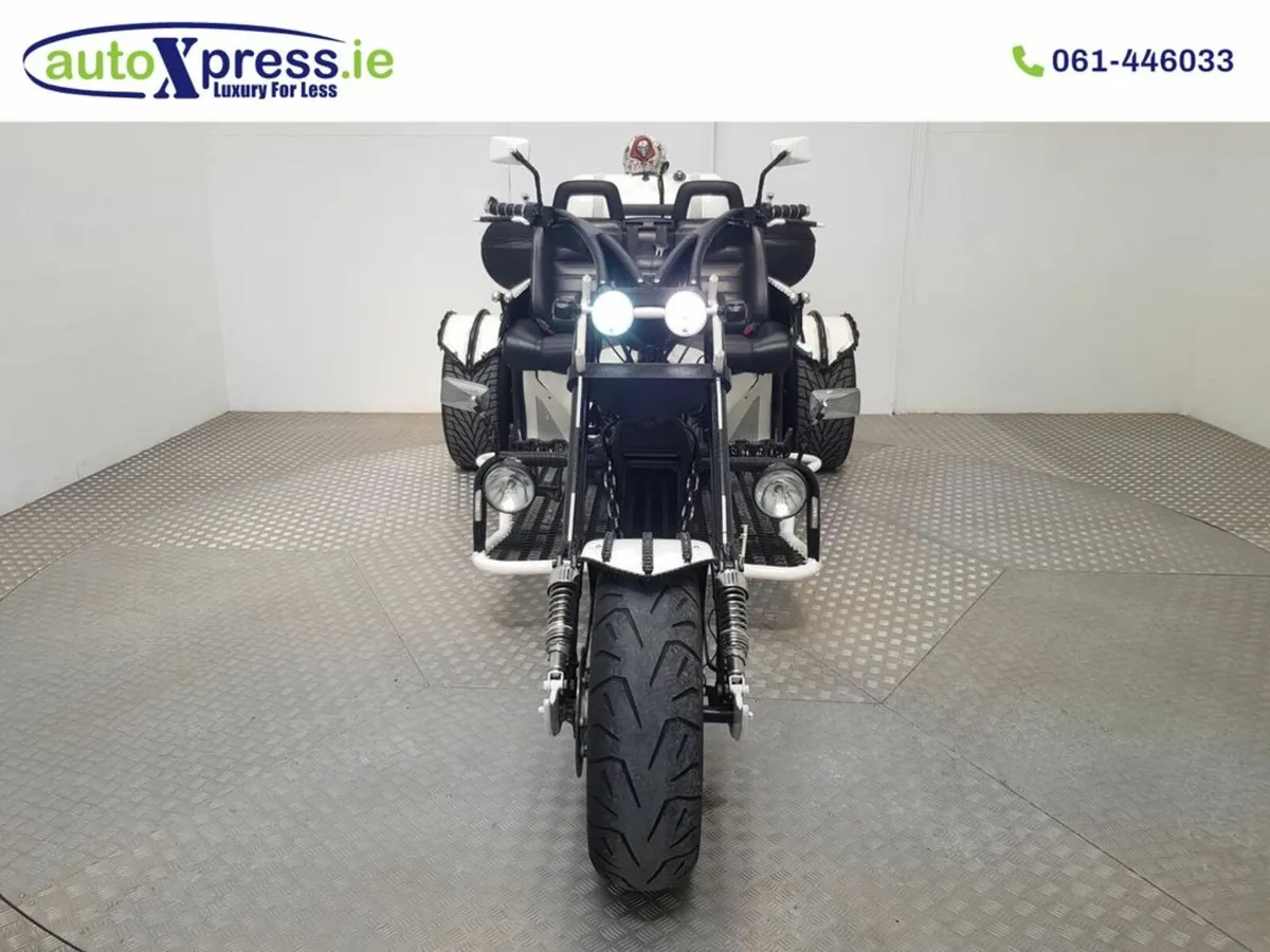 YAMAHA FZS Custom built exclusive peace of art - Image 2