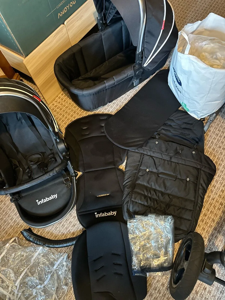 Buggy and more ( toys, car seat, clothes..) - Image 4